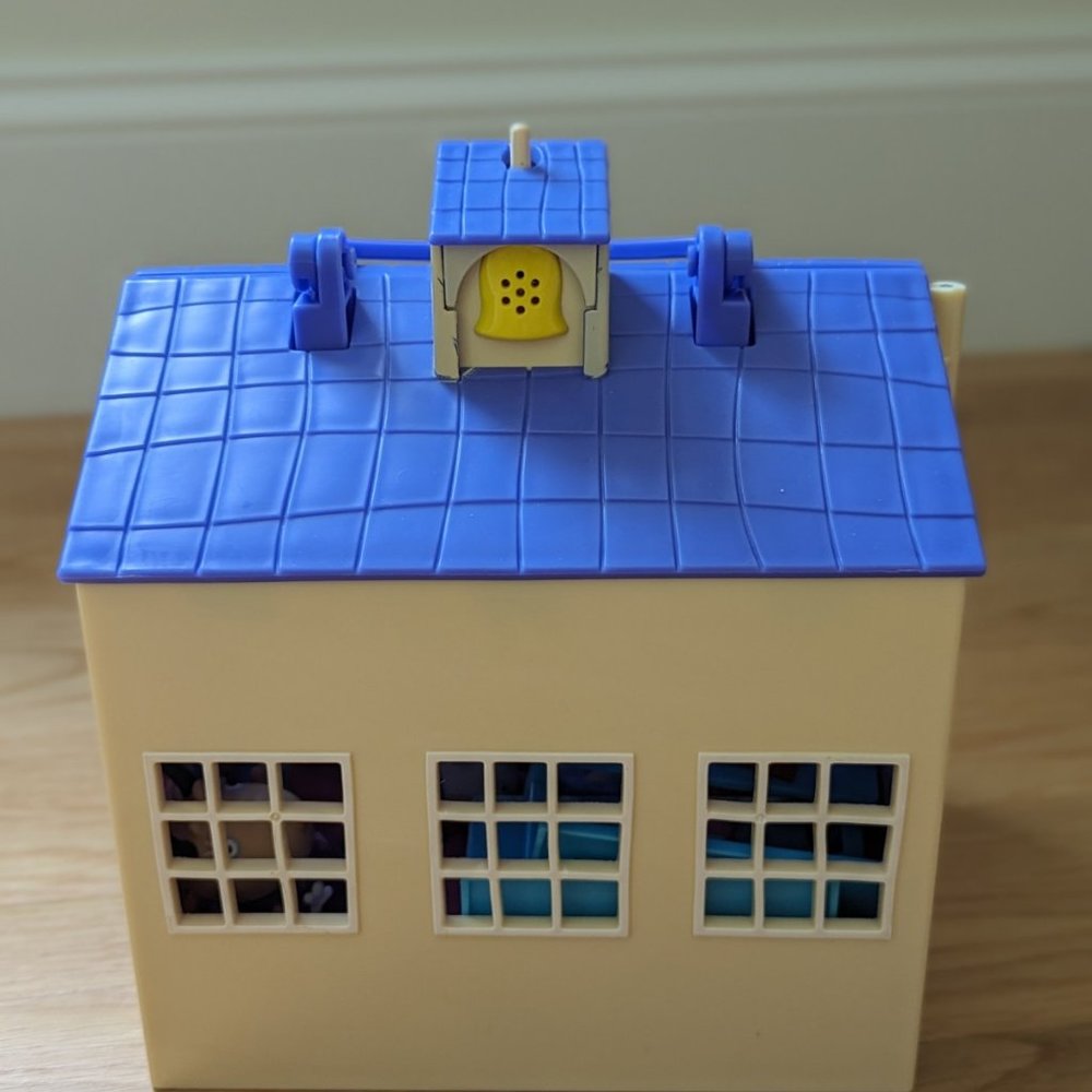 SOLD - Peppa Pig School house - Picture 8 of 8